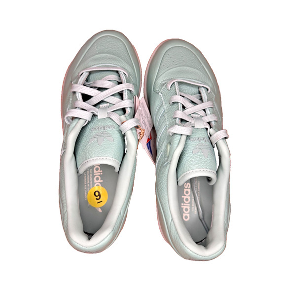 Athletic_Shoes
